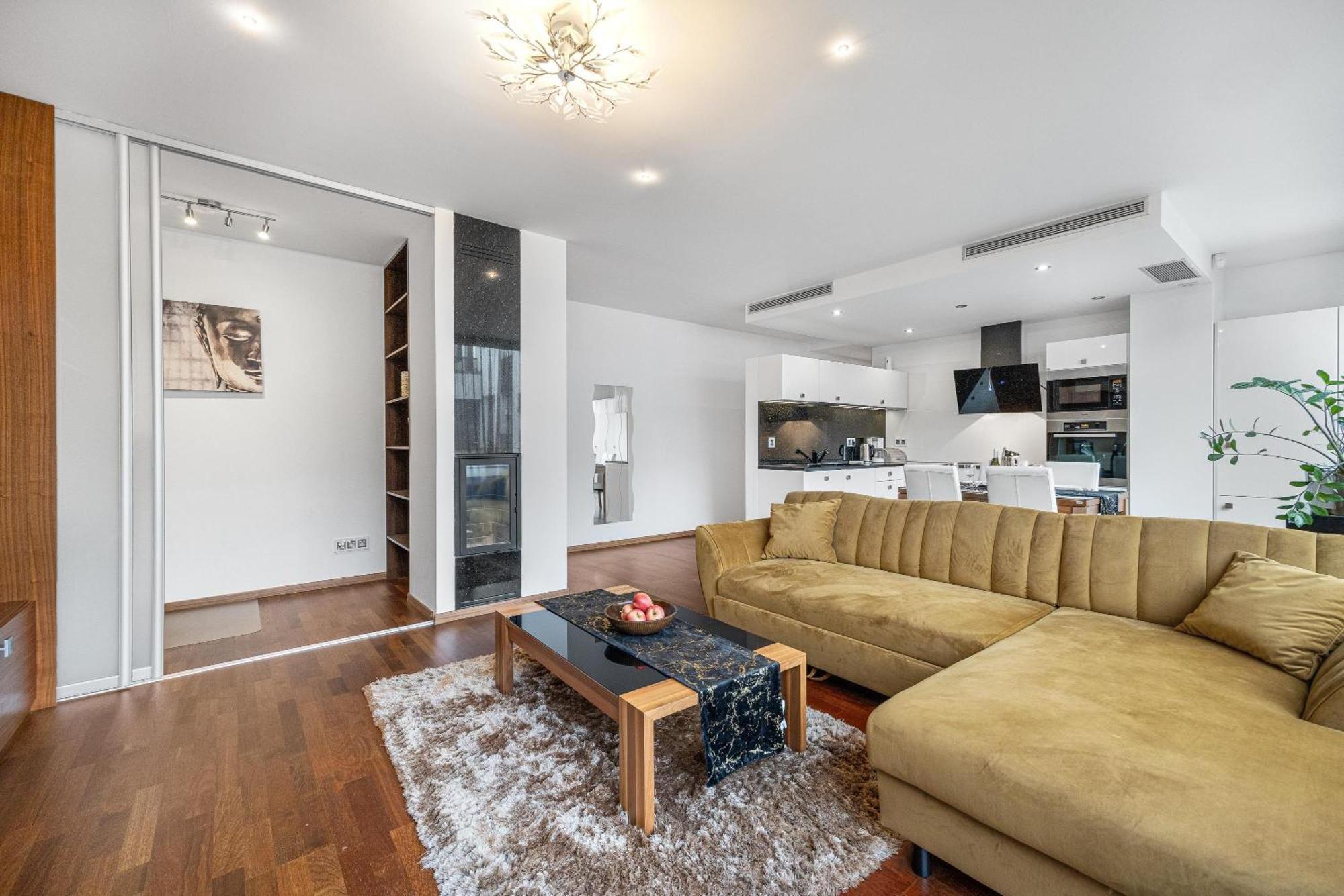 Revon Business Apartment 50 Dunajska Bratislava Esterno foto