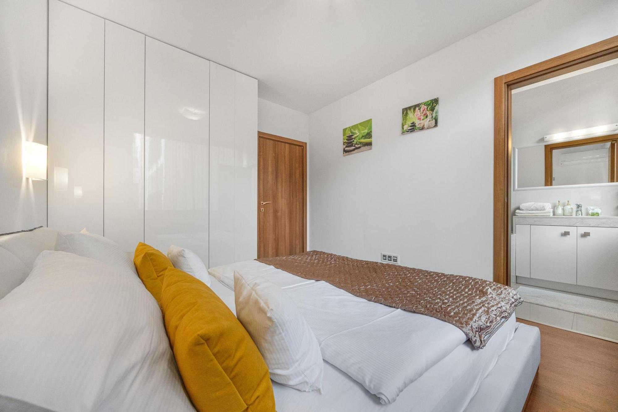 Revon Business Apartment 50 Dunajska Bratislava Esterno foto